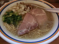 「ラーメン（700円）＋替玉：ラー油（100円）」@ラーメン暁（＾＾）の写真