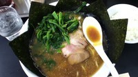 「とんこつ醤油ラーメン+ほうれん草増」@らーめん ぎょうてん屋 町田店の写真