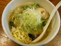 「ボンゴレチョップ＋半熟味付け玉子」@鶏の穴の写真