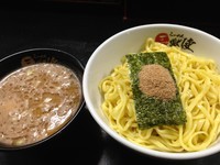 「つけめん【魚介豚骨】（中盛り）＋サービス味玉、800円」@らーめん三獣使の写真