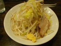 「塩野菜豚骨　野菜増し＋味濃い目＋ニンニク」@らーめんの円熟屋 大里店の写真