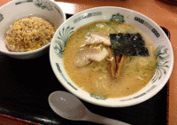 「とんこつラーメン半チャーハンセット（6４0円）」@日高屋 西新宿1丁目店の写真