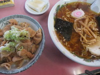 「ラーメンセット（モツ丼＋お漬け物）850円」@龍巻軒の写真