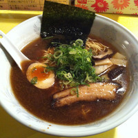 「醤油らーめん大盛4番」@らーめん研究所の写真