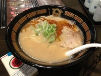 「黒潤 + 替玉」@ららら らーめん 佐賀駅北口店の写真