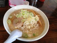 「しょうゆらーめん」@背脂こってりらーめん 楽多の写真