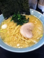 「豚骨醤油大盛(固め脂多め)」@横浜家系ラーメン じゃん家の写真