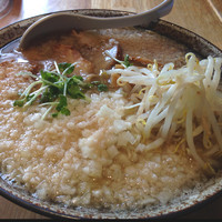 「濃厚煮干し中華そば(太麺、背脂1ランク)+チャーシュー増し」@にぼ兄弟の写真