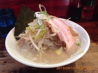 「野菜盛り塩豚骨 700円」@ラーメン 岩佐の写真