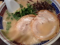 「特製ラーメン＋替玉1玉（380＋100円）」@豚骨らーめん 福の軒 秋葉原店の写真