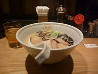 「豚骨プレーン＋香油＋味玉」@TOKYO 豚骨 BASE MADE by 博多一風堂 渋谷店の写真