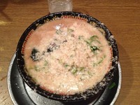 「豚骨ラーメン（並）700円」@無鉄砲 大阪店の写真