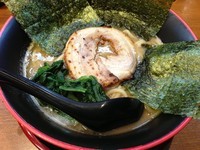 「醤油豚骨らーめん まろとん (700円)」@らーめん ど真ん中の写真