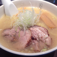 「塩ラーメン+大盛り+チャーシュー丼」@らー麺とご飯のたかぎの写真