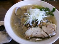 「【期間限定】塩焼きハーブチキンのあさり塩ラーメン800円、他」@INOSHOWの写真