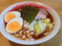 「生姜らーめん（4５０円）+ゆで卵、玉ねぎ（各５０円）」@らーめん・つけめん 麺治の写真