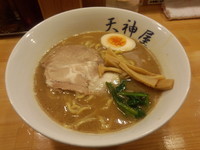 「醤油ラーメン（680円）」@秋葉原ラーメン 天神屋 秋葉原本店の写真