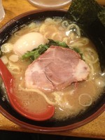 「ラーメン＋半熟味玉」@濃厚豚骨醤油ラーメン 太龍軒 田町店の写真