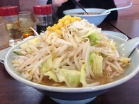 「塩バタラーメン 太麺+野菜大盛り×2」@ジャンボ餃子 天神の写真