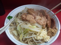 「汁なし大豚増し生卵(ﾆﾝﾆｸｱﾌﾞﾗｶﾗﾒ魚粉)」@ラーメン二郎 環七一之江店の写真