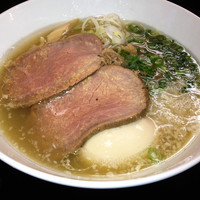 「贅沢焼牛塩らぁ麺¥1000」@牛骨らぁ麺 マタドール 本店の写真