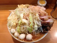 「大ラーメン豚入り＋うずら＋しょうが「ニンニクアブラカラメ」」@ラーメン二郎 八王子野猿街道店2の写真