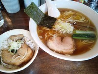 「らはめん　中盛+少なめチャーシュー丼」@ラハメン ヤマンの写真