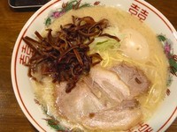 「玄武らーめん（煮玉子入り）」@豚骨らーめん 玄武の写真