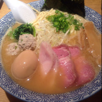 「特製濃厚魚介ラーメン+大盛り+焼きチーズカレー丼。」@麺屋 一燈の写真