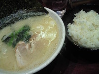 「朝ラーメン(とんこつ塩+ライス)￥400」@ラーメンAOZORA 錦町店の写真