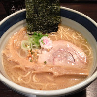 「豚骨魚介らー麺」@東京駅 斑鳩の写真