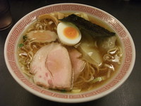 「ラーメン+スーパーワンタン」@ラーメン大至の写真