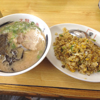 「ラーメン半チャーハンセット／¥800」@ラーメン大龍一番 みやま店の写真