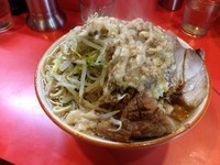 「大盛豚入りラーメン「ニンニクアブラカラメ」」@ラーメン二郎 仙川店の写真