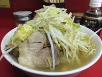 「小豚 ￥800 ヤサイ ニンニク」@ラーメン二郎 千住大橋駅前店の写真