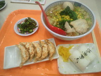 「春キャベツとほうれん草のバターコーンラーメン(900円)+α」@どうとんぼり神座 酒々井プレミアムアウトレット店の写真