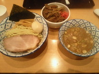 「つけめん（700円）+牛すじ丼（350円）」@兎に角 another leafの写真