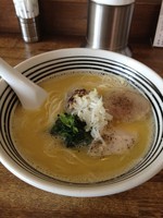 「博多水炊き塩らーめん 750円」@麺屋すみすの写真