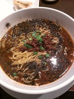 「黒ゴマ担々麺（半チャーセットで980円）」@上海モダン 大船店の写真
