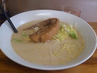 「肉ミルクラーメン（全部少なめ）１１００円」@手もみラーメン北海の写真