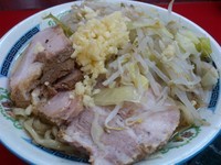 「小豚（麺少なめ、ニンニク）　￥600」@ラーメン二郎 目黒店の写真