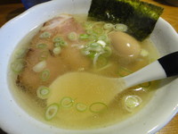 「地鶏煮玉子塩らあめん」@上州地鶏ラーメン 翔鶴の写真