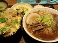 「ラーメン＋かつ丼」@丸一みなみの写真