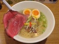 「和牛蕎麦味玉入り塩（880円）」@東京ましこ亭の写真