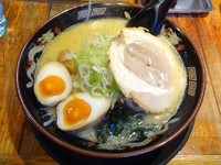 「札幌みそらーめん（750円）＋味付玉子（100円）」@北海道らーめん 味源 立川北口店の写真