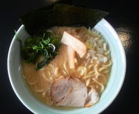 「豚骨ラーメン醤油７００円」@横浜ラーメン 麺壱家の写真