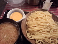 「チーズソースつけ麺（大盛・熱盛）980円」@三ツ矢堂製麺 御徒町店の写真