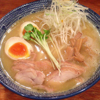 「鶏塩そば+替え玉」@麺屋 天翔の写真