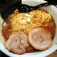 「正油らぁめん500円＋麺大盛100円」@旭川らあめん こもり 四谷店の写真