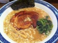「とんこつ醤油ラーメン６５０円」@らー麺にしかわの写真
